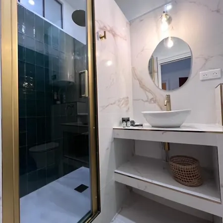 Апартаменты Charming With Hidden Garden Quiet Center *