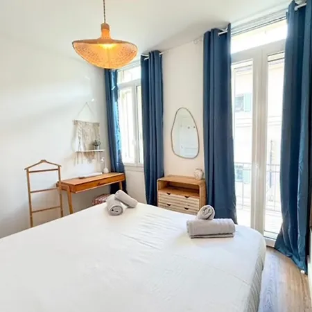 Апартаменты Charming With Hidden Garden Quiet Center *