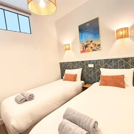 Апартаменты Charming With Hidden Garden Quiet Center *