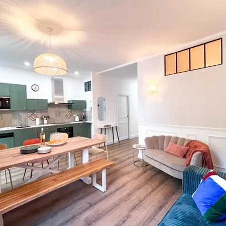 Апартаменты Charming With Hidden Garden Quiet Center Канны